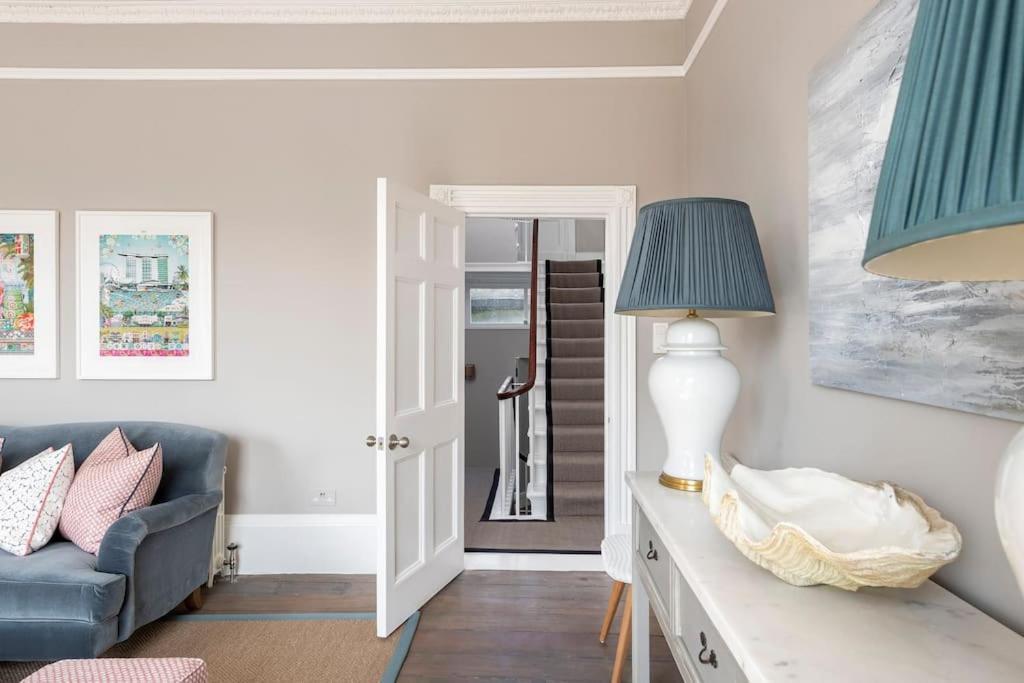 Vila Dunsford House - Elegant Townhouse With Parking Bath Exteriér fotografie