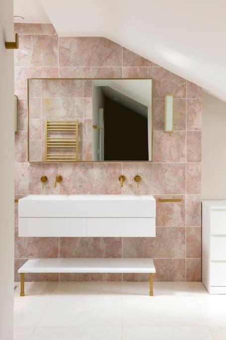 Vila Dunsford House - Elegant Townhouse With Parking Bath Exteriér fotografie