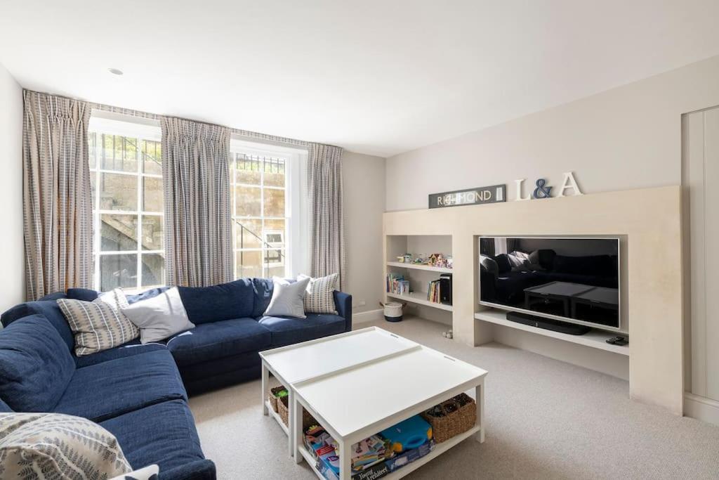 Vila Dunsford House - Elegant Townhouse With Parking Bath Exteriér fotografie