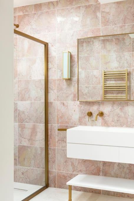 Vila Dunsford House - Elegant Townhouse With Parking Bath Exteriér fotografie