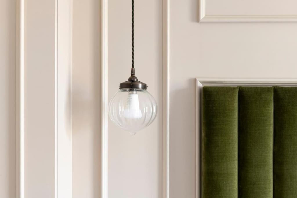 Vila Dunsford House - Elegant Townhouse With Parking Bath Exteriér fotografie
