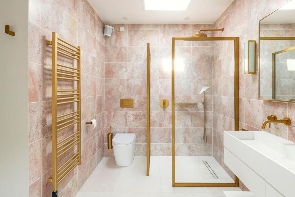 Vila Dunsford House - Elegant Townhouse With Parking Bath Exteriér fotografie