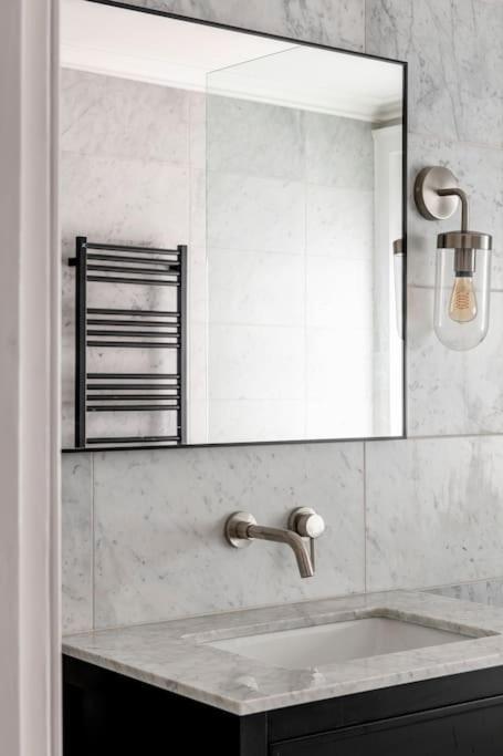 Vila Dunsford House - Elegant Townhouse With Parking Bath Exteriér fotografie