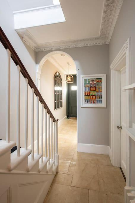 Vila Dunsford House - Elegant Townhouse With Parking Bath Exteriér fotografie
